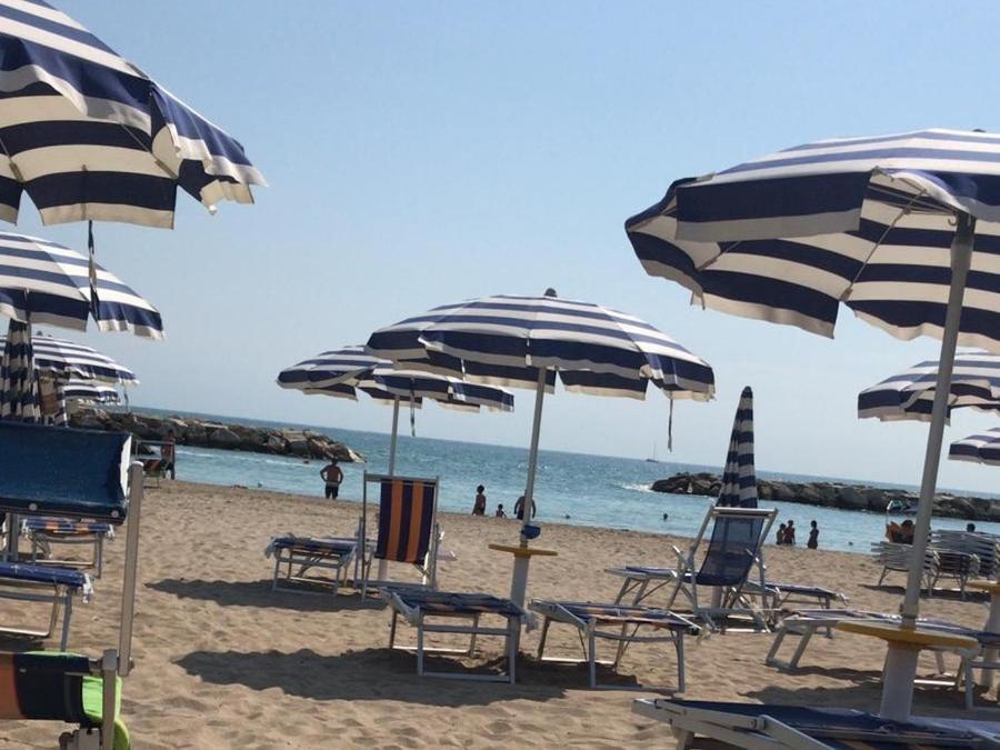 B&B Porta Girone Civitanova Alta Eksteriør billede
